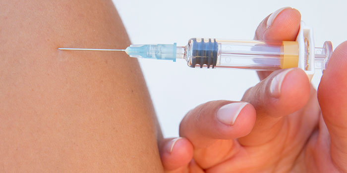 Прививка-против-ВПЧ-защищает-от-рака-шейки-матки