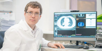Онколог и результаты исследования